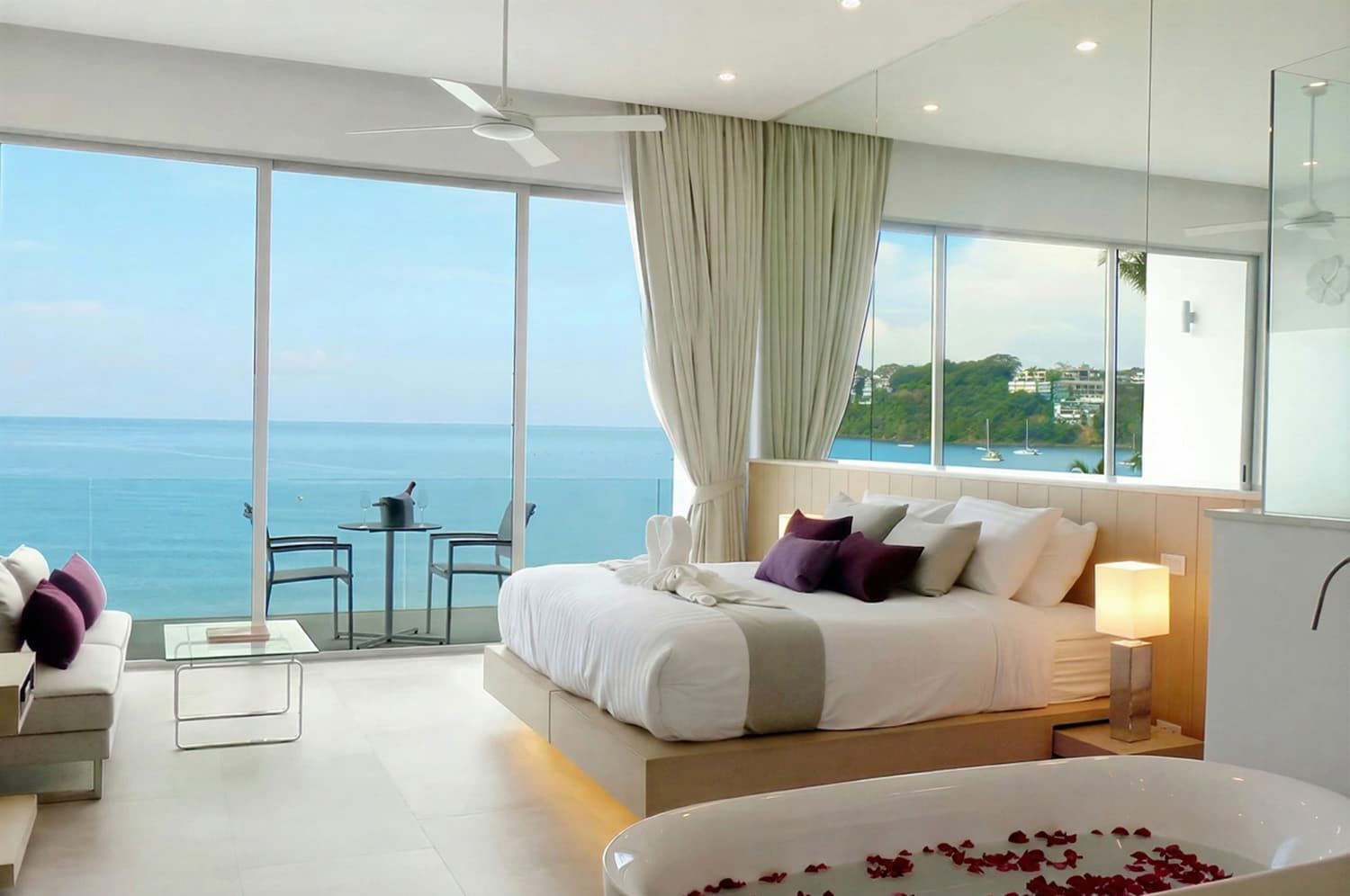 Master bedroom with sea view